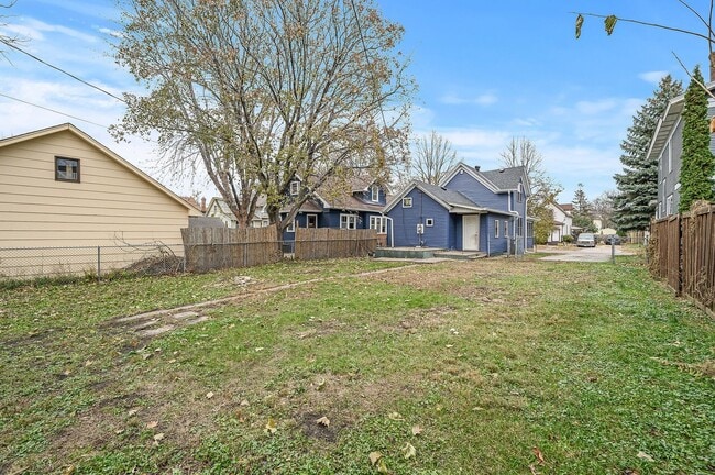 Building Photo - Newly Renovated 3 Bed 2 Bath Home in St Paul
