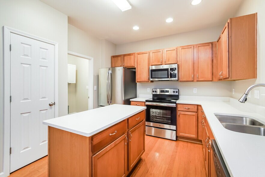 Building Photo - 125 Pearson Place