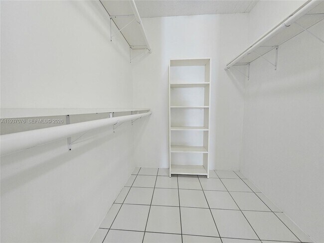 Building Photo - 1225 NE 124th St