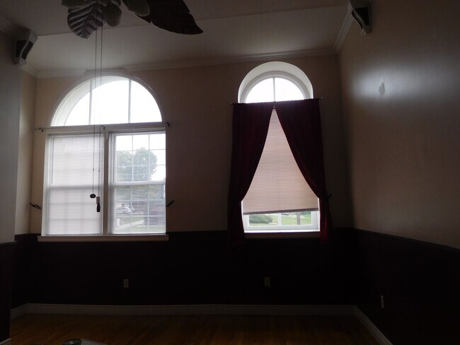 Building Photo - 217 W North St