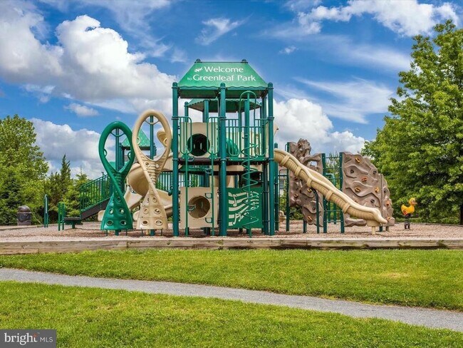 Building Photo - 2601 Emerson Dr