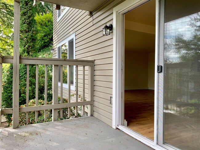 Building Photo - 3441 23rd Ave W