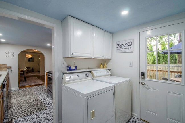 Building Photo - 385 Sherman Ave