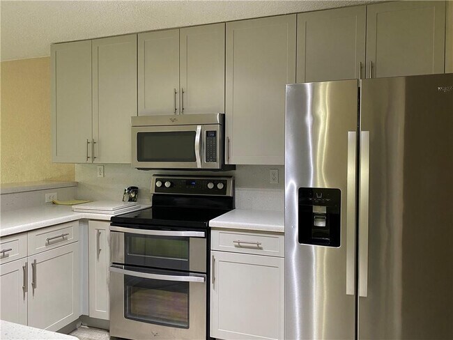 Building Photo - 8549 W Southgate Shores Cir