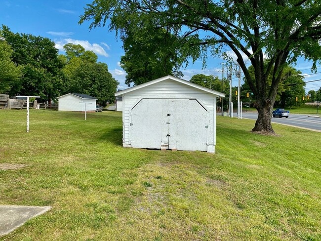 Building Photo - Spacious 2 Bedroom 1 Bathroom House, Just Blocks from Downtown Kannapolis and New Baseball Stadium