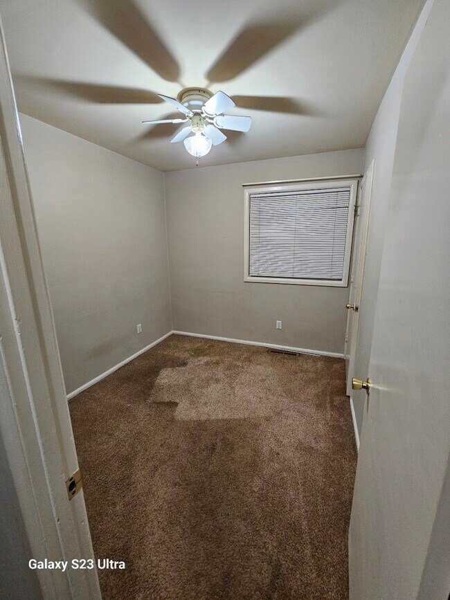 Building Photo - 3415 Emerald Dr