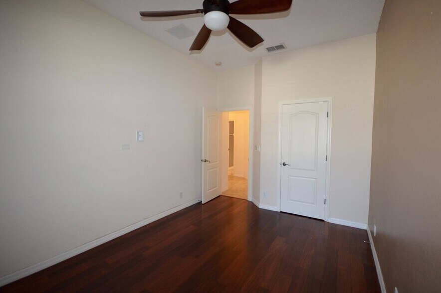 Building Photo - 610 Victoria Hills Dr