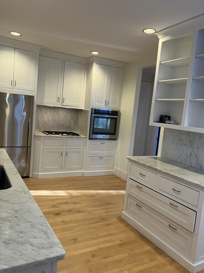 Building Photo - 322 Spring St