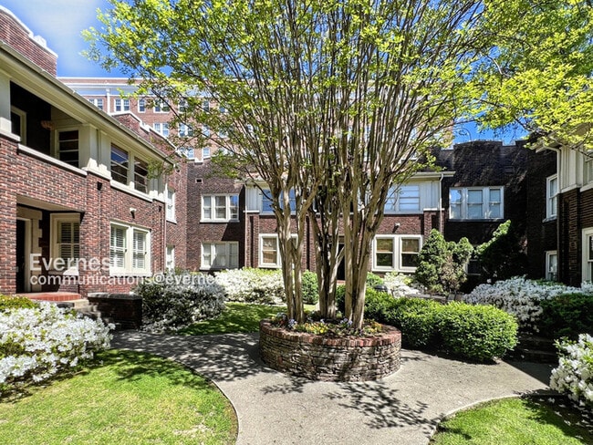 Building Photo - 2819 Highland Ave