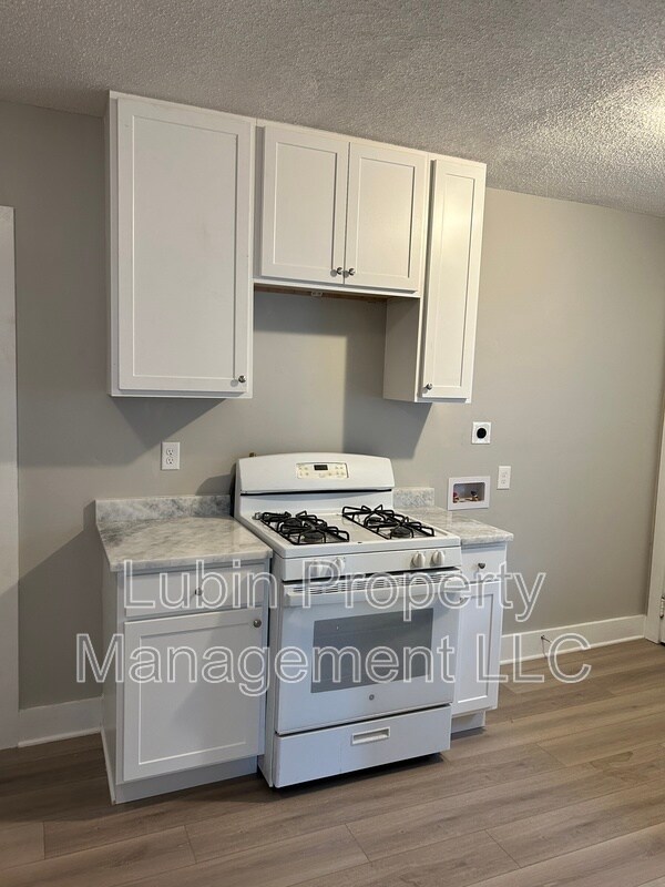 Building Photo - 2406 Forest Ave