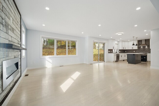 Building Photo - 134 Hillside Ave