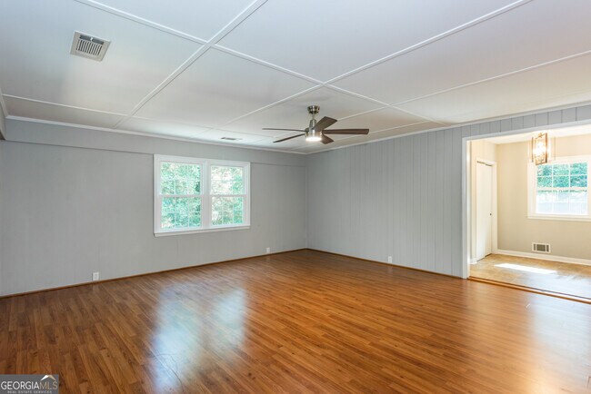 Building Photo - 80 Pinehurst Ln
