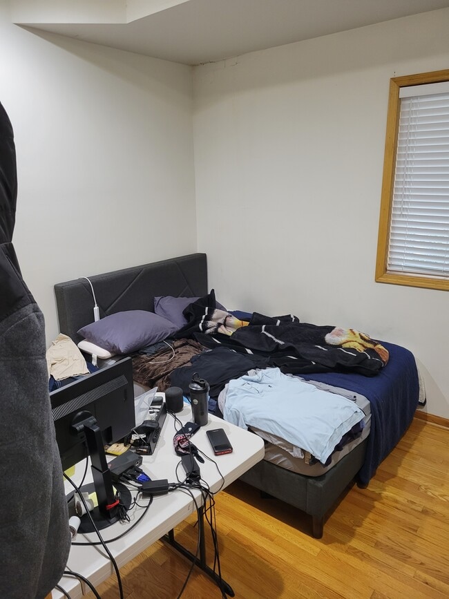 Bedroom 2 - 1455 W Belmont Ave