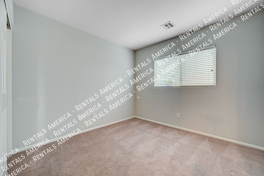 Building Photo - 10567 Foggy Glen Ave