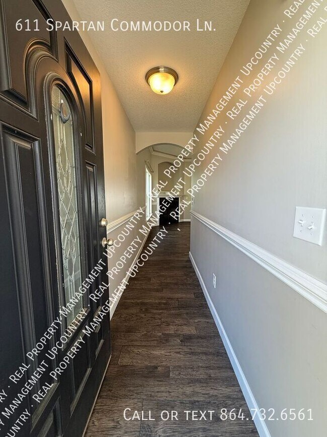 Building Photo - 611 Spartan Commodor Ln