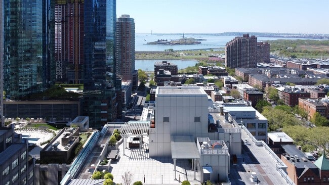 Building Photo - 105 Greene St