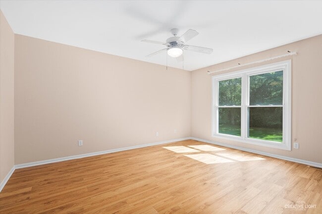 Building Photo - 38W199 Heatherfield Dr