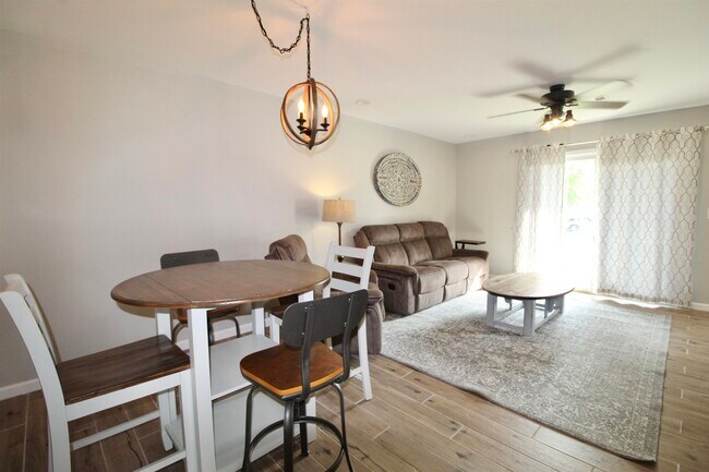 Building Photo - 1360 Hunters Rd