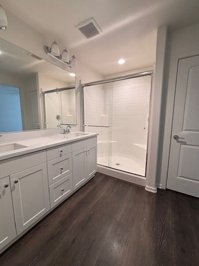 Building Photo - Welcome home to this beautiful Murrieta Town Home!