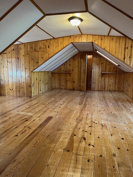 Loft/Bedroom - 604 Aspen Ave