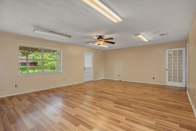 Building Photo - 107 Ash Ln