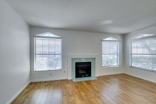 Building Photo - 2838 Dawn Crossing Dr