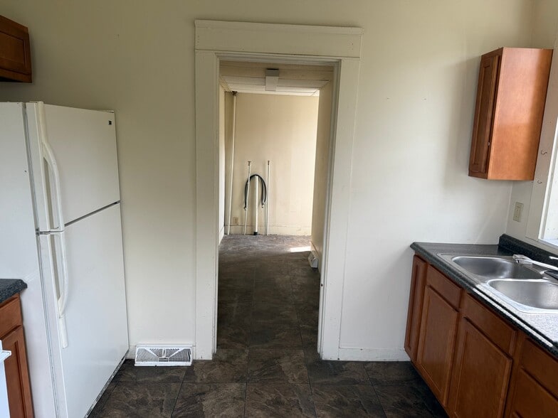 Building Photo - 100 Brook St