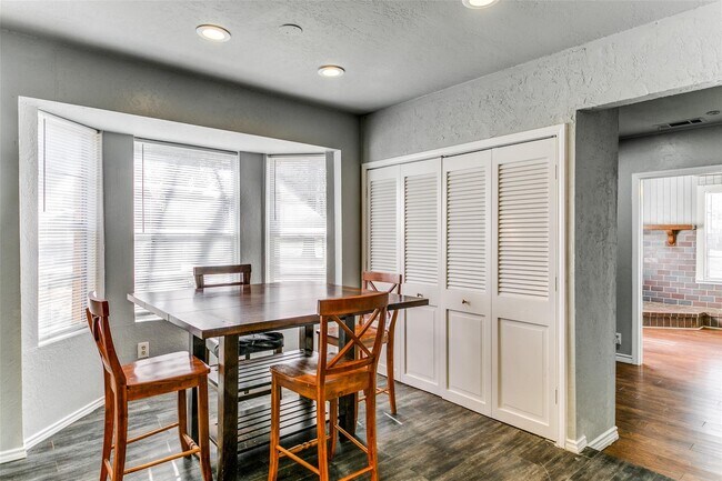Building Photo - 204 Windmere Circle