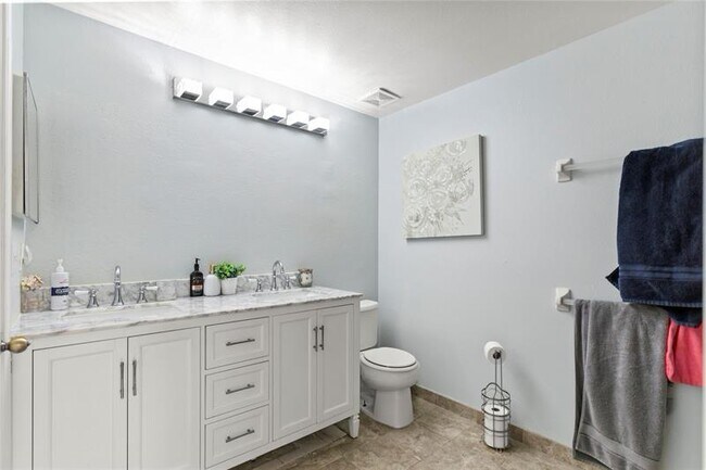 Building Photo - 7856 Dixie Beach Cir