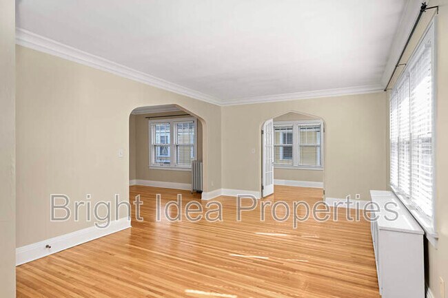 Building Photo - 969 St Clair Ave