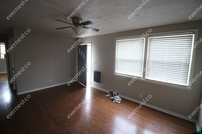 Building Photo - 3 bed / 1 bath
