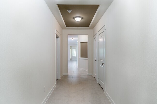 Building Photo - 40315 S Hill Pass