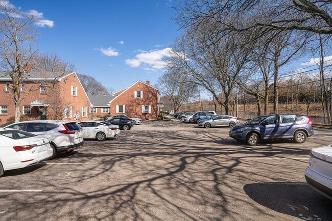 Building Photo - 39 Charlesbank Rd