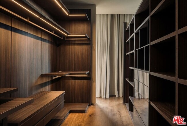 Building Photo - 530 N La Jolla Ave