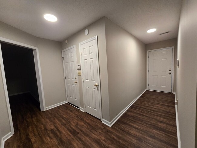 Building Photo - 2904 Rosemeade~Meadowbrook