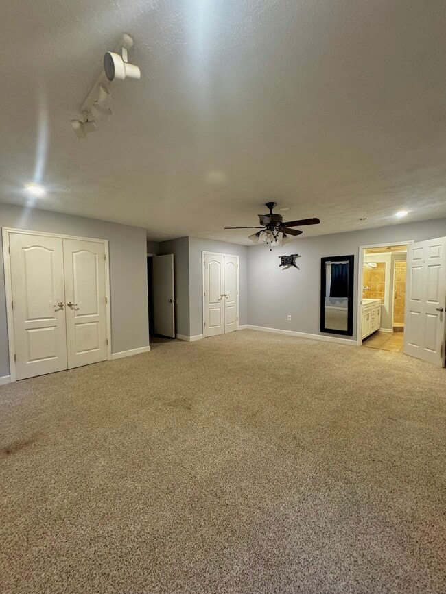 Building Photo - 509 E Hogan St