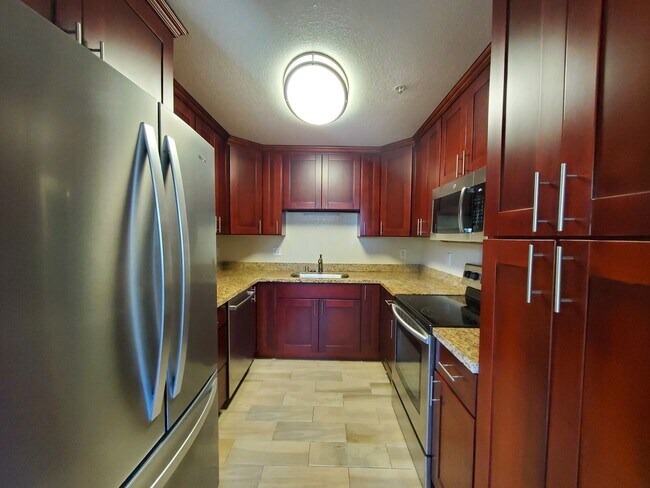 Building Photo - Spacious 2 bedroom 2 bath condo with perfect floor plan