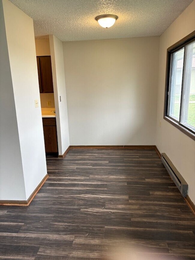 Building Photo - 209 Estelle St