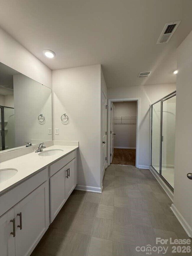 Building Photo - 106 Sierra Rd