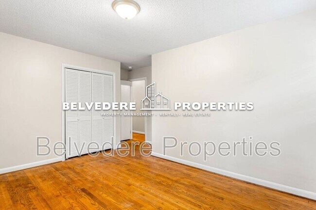 Building Photo - 2203 Oak Hill Dr