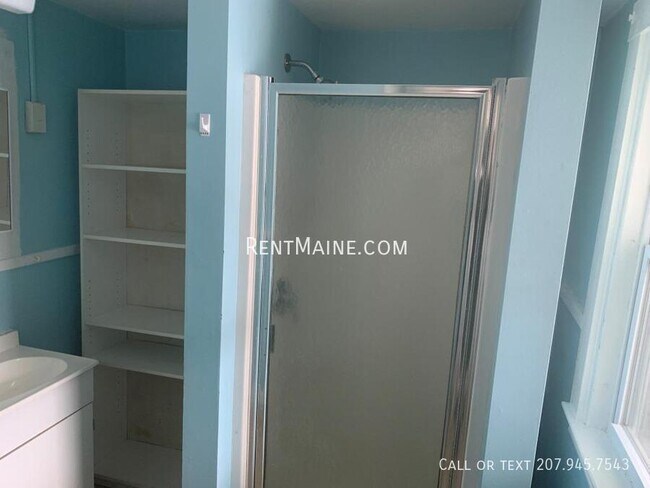 Building Photo - 198 Center St