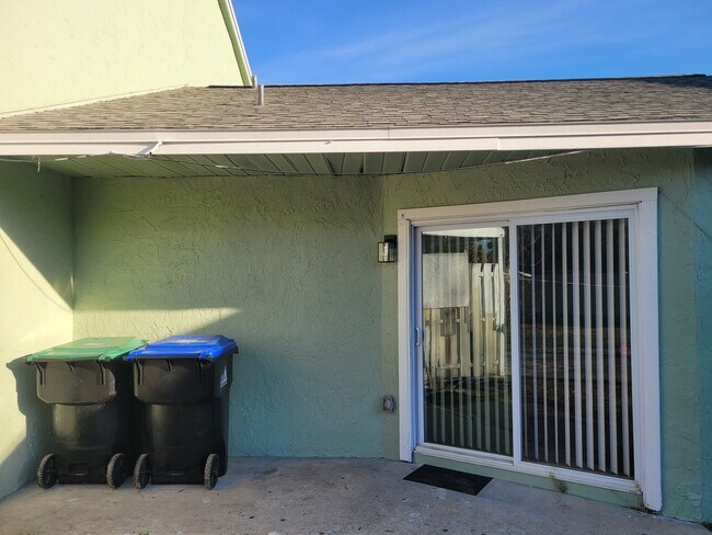 Building Photo - 1236 Dovehill Dr
