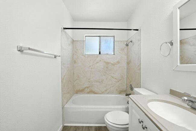 Building Photo - Gorgeous 2 Bed Condo in Foothill Farms