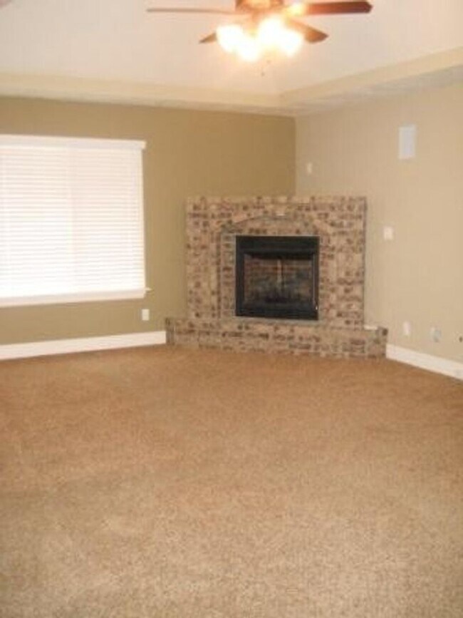 Building Photo - Beautiful 4 bedroom house in Battlefield!