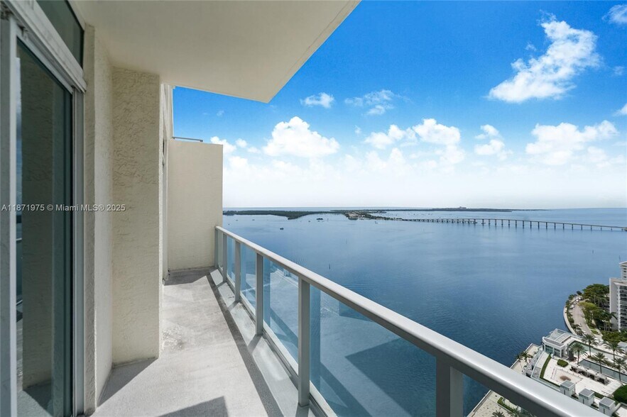 Building Photo - 1155 Brickell Bay Dr
