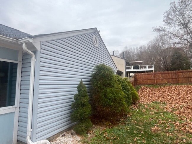 Building Photo - LOVELY CAPE COD WITH 4 BEDS, 2 BATHS AND GARAGE