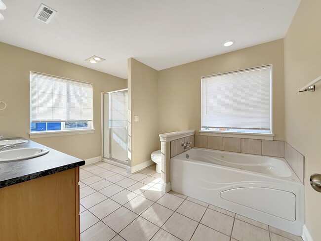 Building Photo - 714 Pioneer Rd