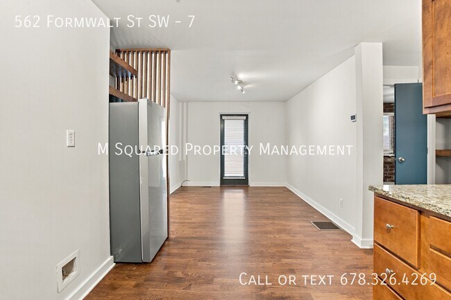 Building Photo - 562 Formwalt St SW