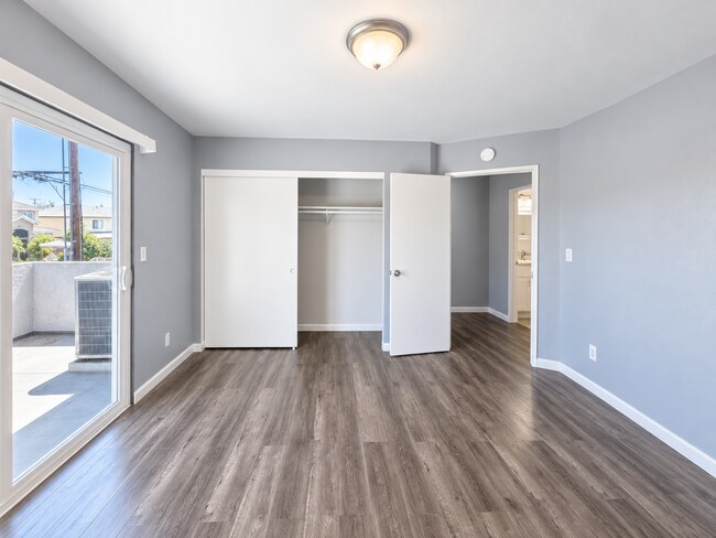 Building Photo - 20703 Roseton Ave