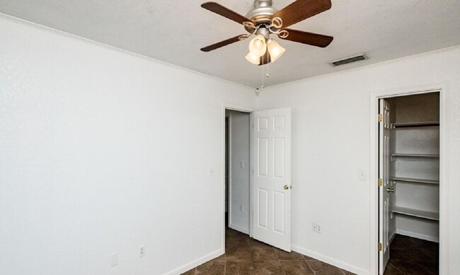 Building Photo - 3967 Breakwater Dr